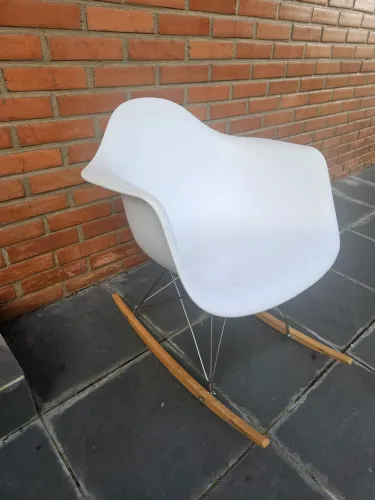 Cadeira eames balanço com pelego de ovelha