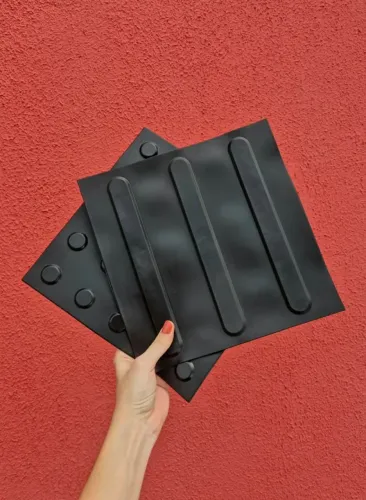 Piso Tátil - Direcional e Alerta (Preto)
