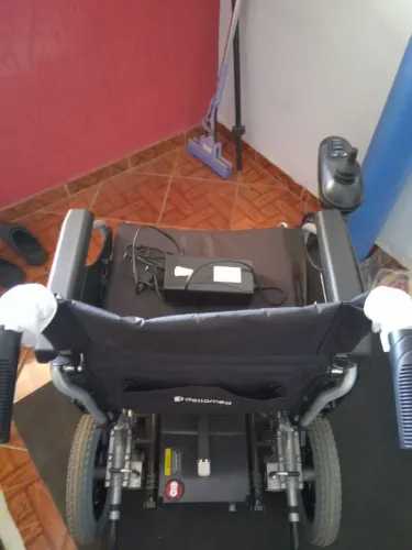 Vendo cadeira elétrica Dellamed nova