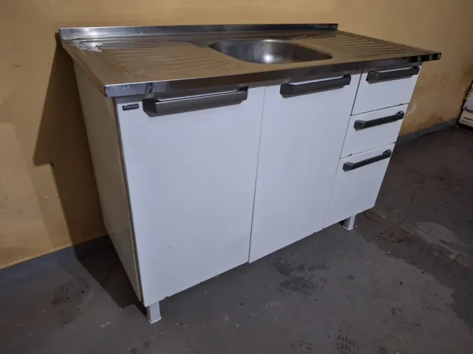 Balcão de cozinha de aço com pia de inox 1,20