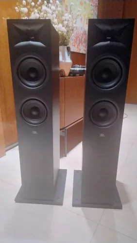 Par de Caixas de Som Torre JBL Stage 2 260F com um mês de uso.