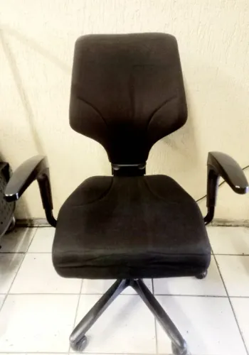 Cadeira Escritório giratória Giroflex Candall em ótimo estado e funcionamento 