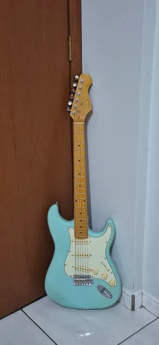 Guitarra PHX modelo Stratocaster + case guitar