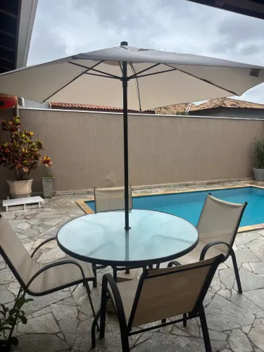 Conjunto cadeiras mesa guarda sol 