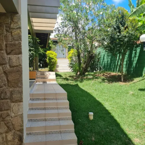 Casa para aluguel possui 480 metros quadrados com 4 quartos em Chácara Malota - Jundiaí -