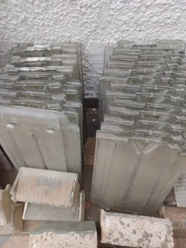 Vende- se 23 telhas de vidro