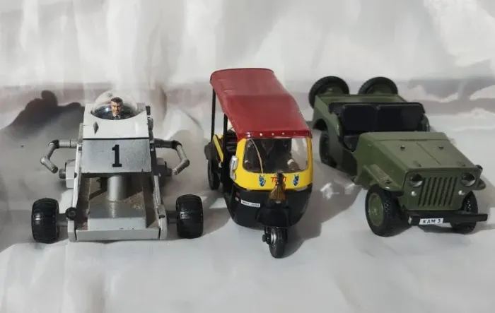 Coleção 007 James Bond com 3 Carrinhos Miniaturas em Metal