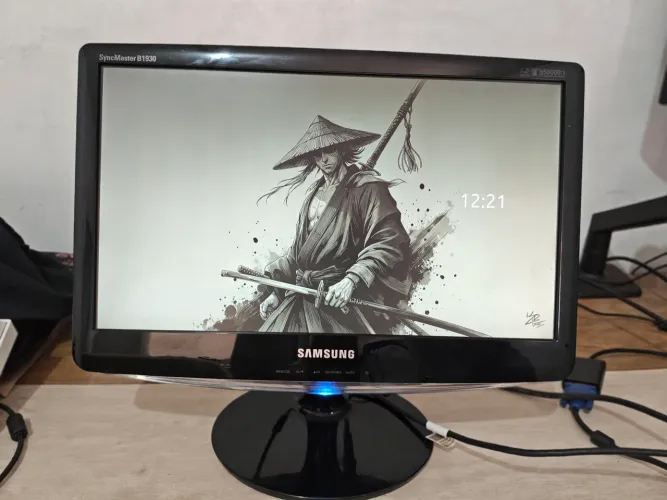 Monitor Samsung SyncMaster 18,5" B1930 HD - Botões Touch + VESA