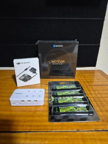 KIT METEOR 75 PRO ELRS, O4 AIR UNIT, CAREGADOR E QUATRO LAVAS II 1S 580MAH - LACRADOS