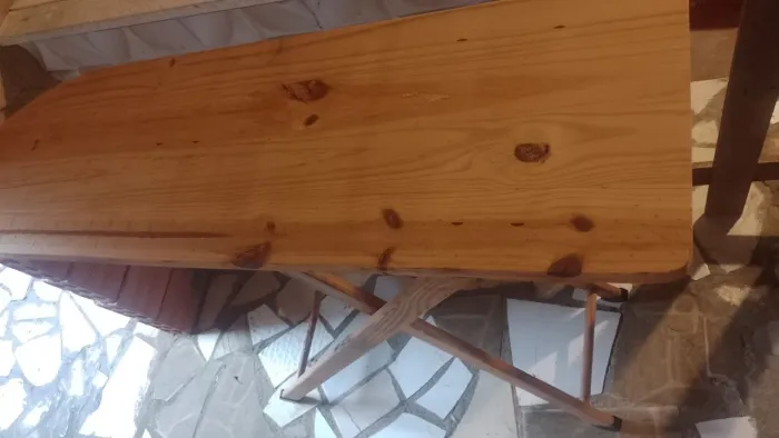Tábua de passar roupa de madeira 