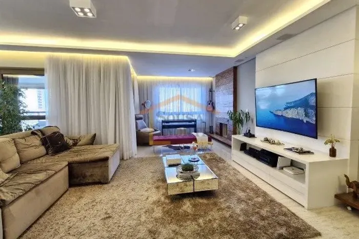 Apartamento, 3 quartos, sendo 3 suites, 3 vagas de garagem. 240m² Santana