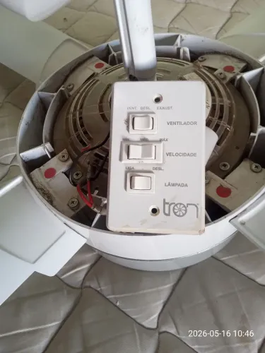 Ventilador teto , sem controle, segue com 2 lâmpadas