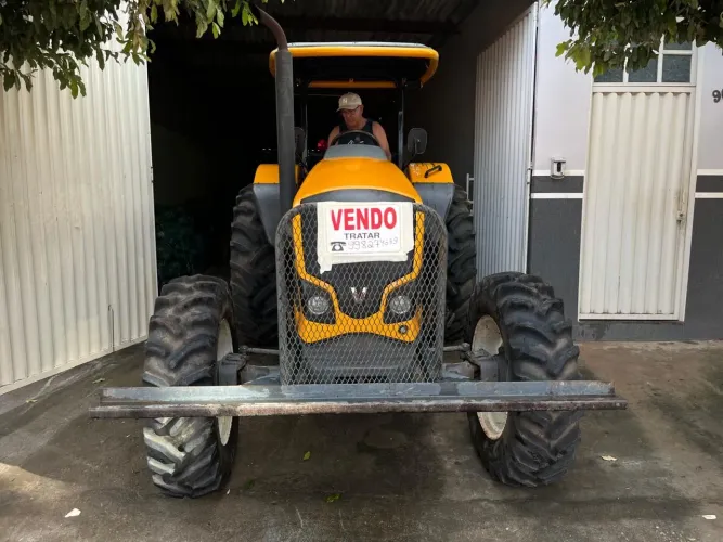 Trator Valtra A800R 2023 4x4, traçado, turbinado e interculado