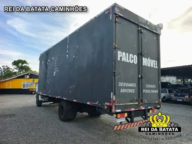 Baú Palco móvel 