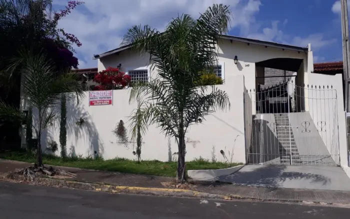 Linda casa a venda em Serra Negra S.P.