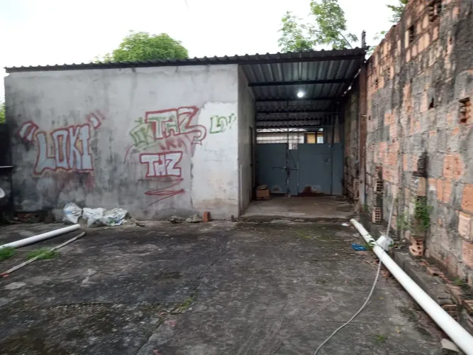 Vende-se casa bem localizada