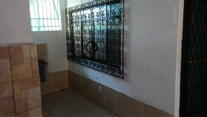 Aluga-se casa centro de piabeta 