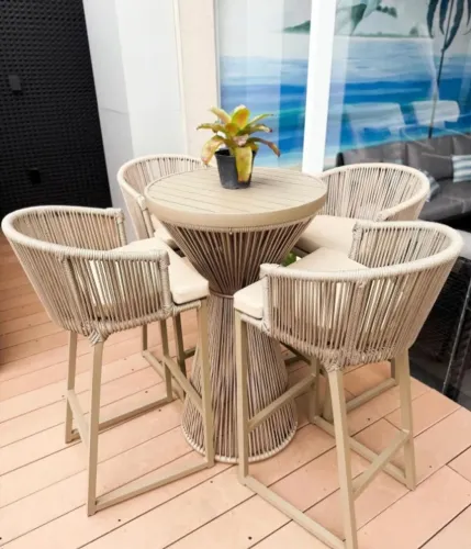 Mesa bistrô com banquetas em corda náutica