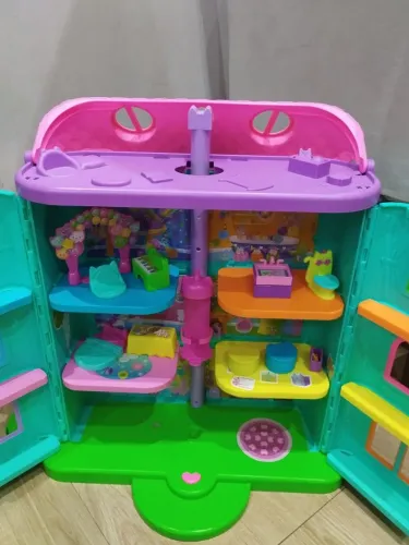 A casa mágica da gabby dollhouse celebração
