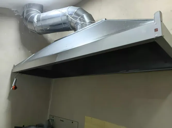 Coifa com motor instalado tudo funcionando perfeitamente 