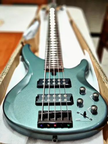 Baixo 5 cordas Yamaha Trbx 305 Mist Green (estado de novo)