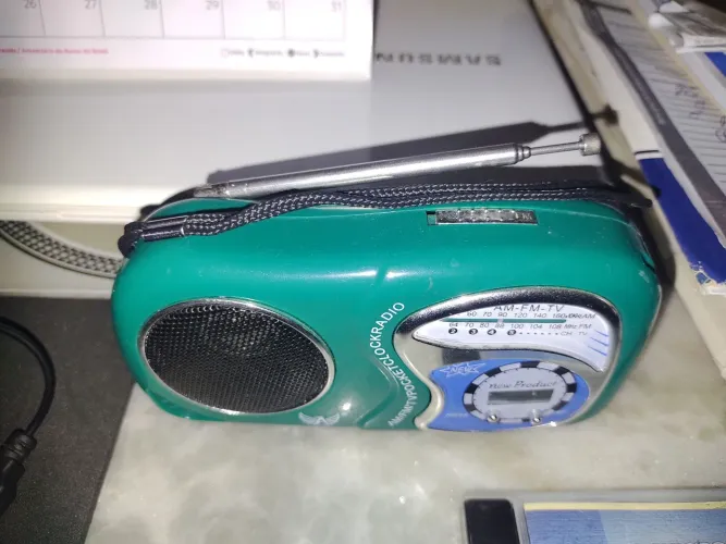 Radinho Rádio a pilhas, vários, funcionando, valor unidade.