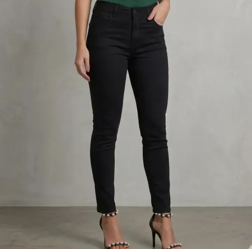 Calça Jeans com Lycra - Preta
