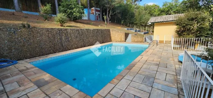 Chácara a venda em condomínio em Morungaba, com 3.285 m² de área, casa com 4 quartos.