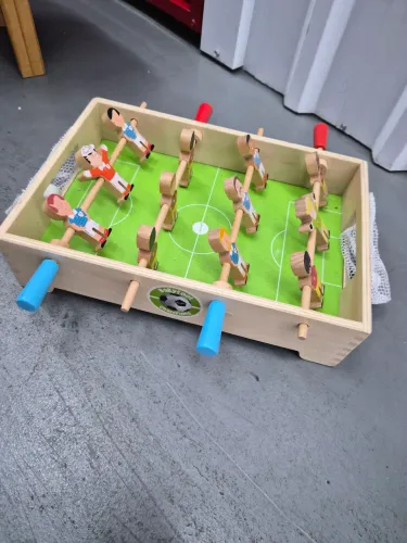 Jogo infantil pebolim ou "totó"