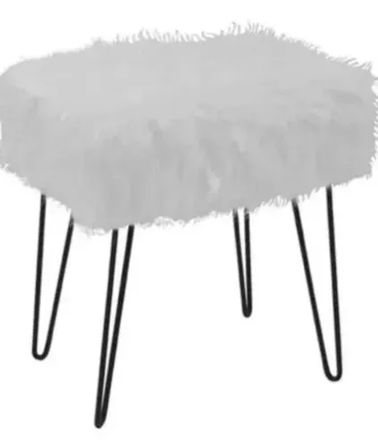 Puff pelinhos quadrado branco com pés de ferro