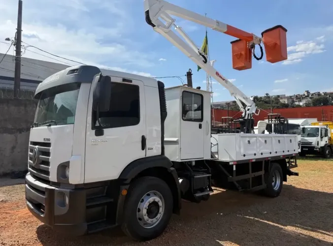 Vw 15190 2020 cesto aéreo duplo isolado cab suplementar