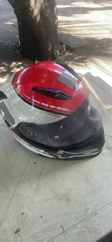 Vendo capacete semi novo tamanho 58