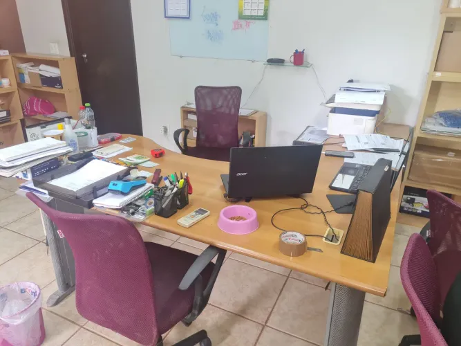 Mesa de escritório em L