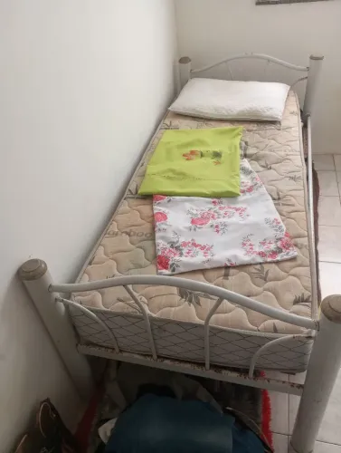 Cama de ferro desmontável / colchão opcional 