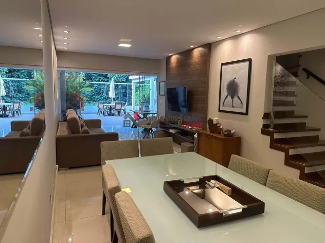 Casa reformada com espaço gourmet no Residencial Scenic.