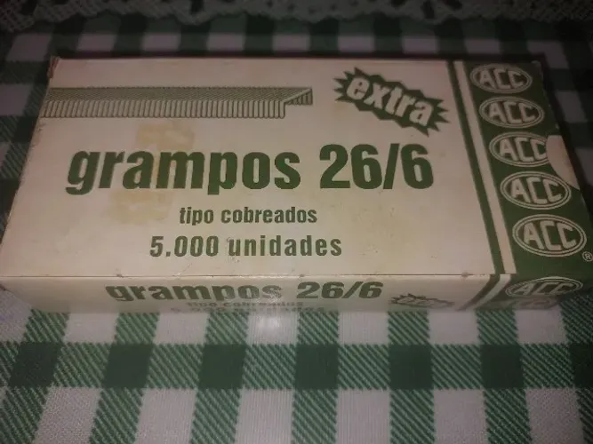 70 caixas de Grampos para Grampeador Cobreados (26/6)