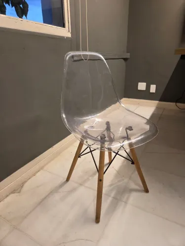 Cadeira transparente Abracasa