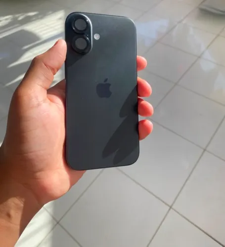 Vendo ou troco iPhone 16 - 128 GB | Impecável,aparelho não tem nem 1 ano de uso