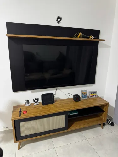 Conjunto de rack e painel
