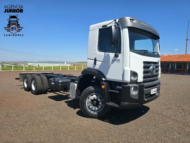 VW 31330 ano 2023 traçado no chassi - 10 pneus novos - era bombeiro