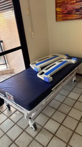 Vendo cama hospitalar estado de nova
