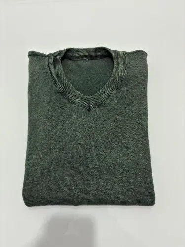 Suéter masculino, verde estilo casual.