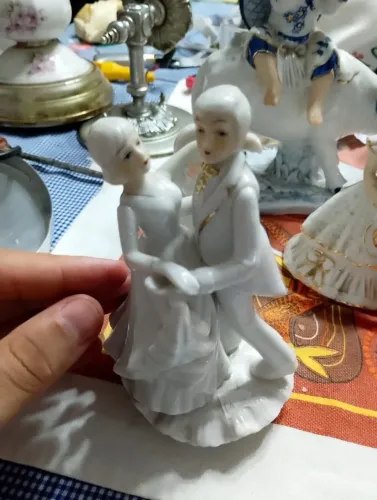 Casal de porcelana era vitoriana lindos com fios dourados perfeito estado.