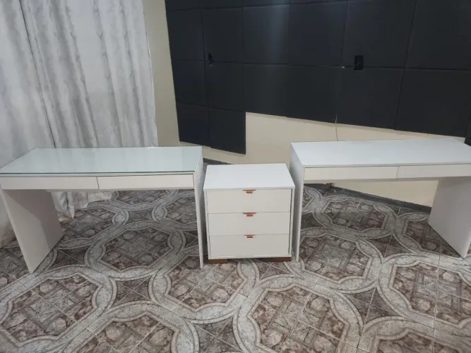 2 mesas mais armário escritório