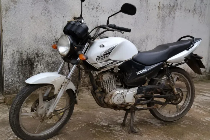 Vendo YBR factor 125 branca! excelente pro dia dia