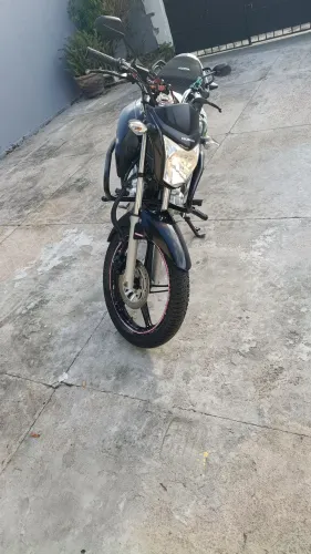 Venda de Moto com todos documentos toda legalizada pode viajar pra qualquer lugar.