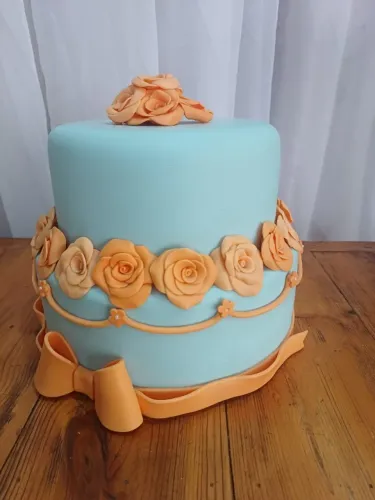 Bolo de Biscuit Flores Rosa e Azul Decorativo