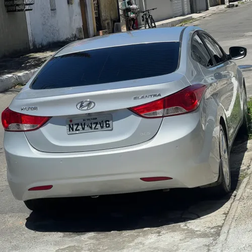 Hyundai Elantra GLS 1.8 16V Aut. 2013
