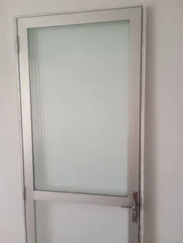 Porta em aluminio
