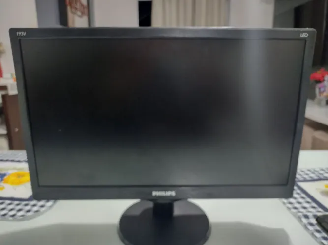 Vendo Monitor Philips 193V5LHSB2 LCD 18.5" HDMI preto pouco utilizado<br><br><br>